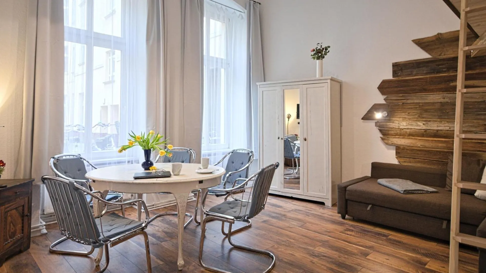 Quiet Courtyard Apartment联系方式